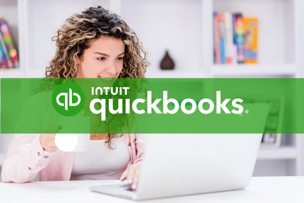 Concept for OIS + Quickbooks Integracion, Woman looking at her laptop smiling