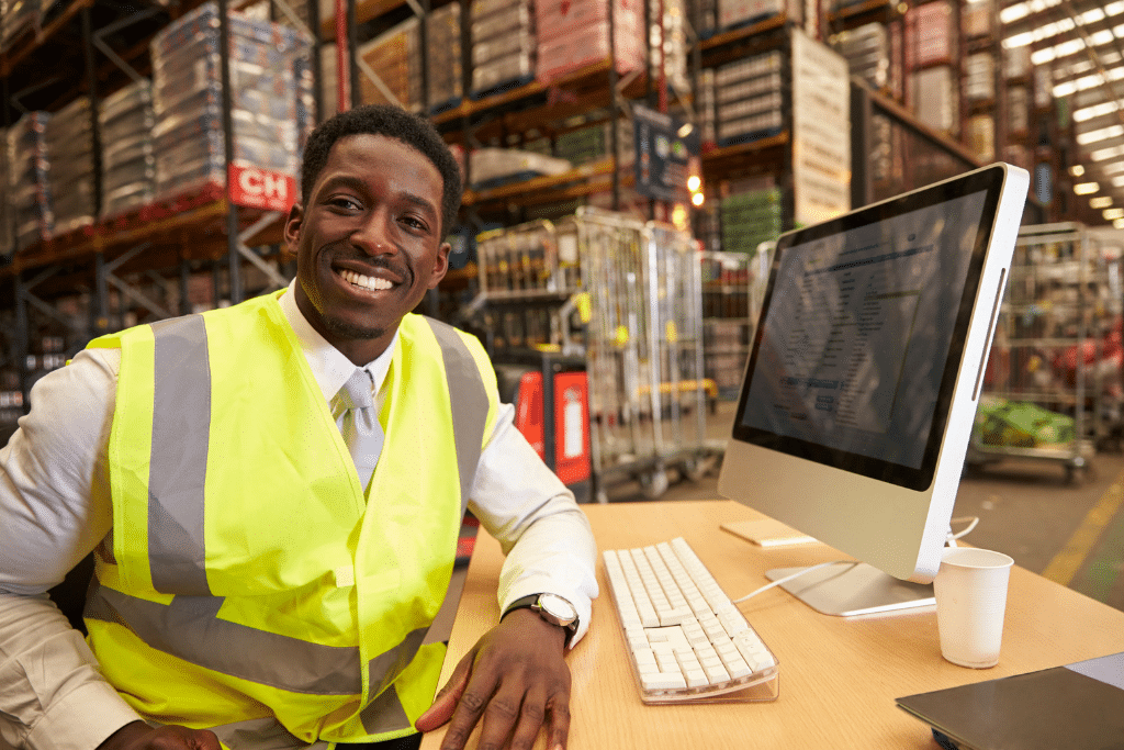 man in warehouse using quickbooks online inventory